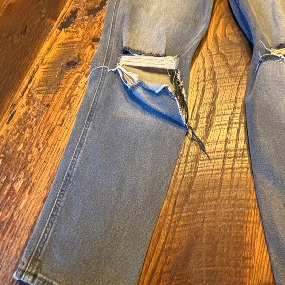 Ladies Hollister Ultra High Rise Mom Jean - Gray Size 0S/W24 - Picture 3 of 7